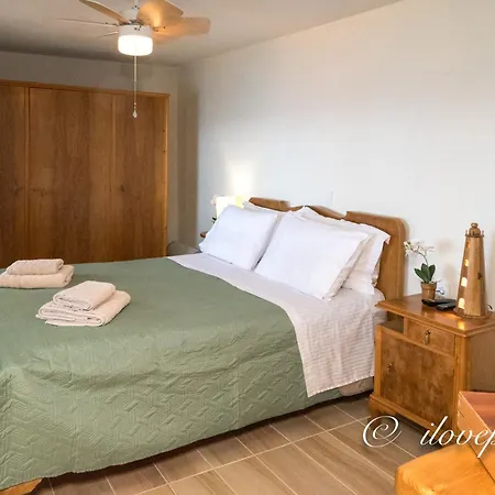 Uranus Blue Agios Ioannis Papa Nero